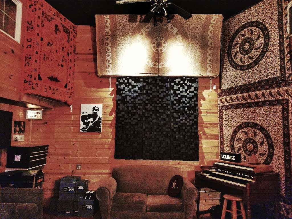 Castaway 7 Studios | 4737 Ortega St, Ventura, CA 93003, USA | Phone: (805) 654-8273