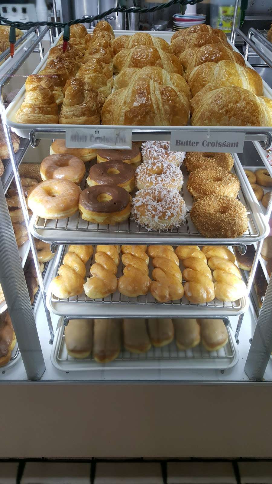 Deys Doughnuts & Croissants | 1190 N Studebaker Rd unit c, Long Beach, CA 90815, USA | Phone: (562) 430-2877