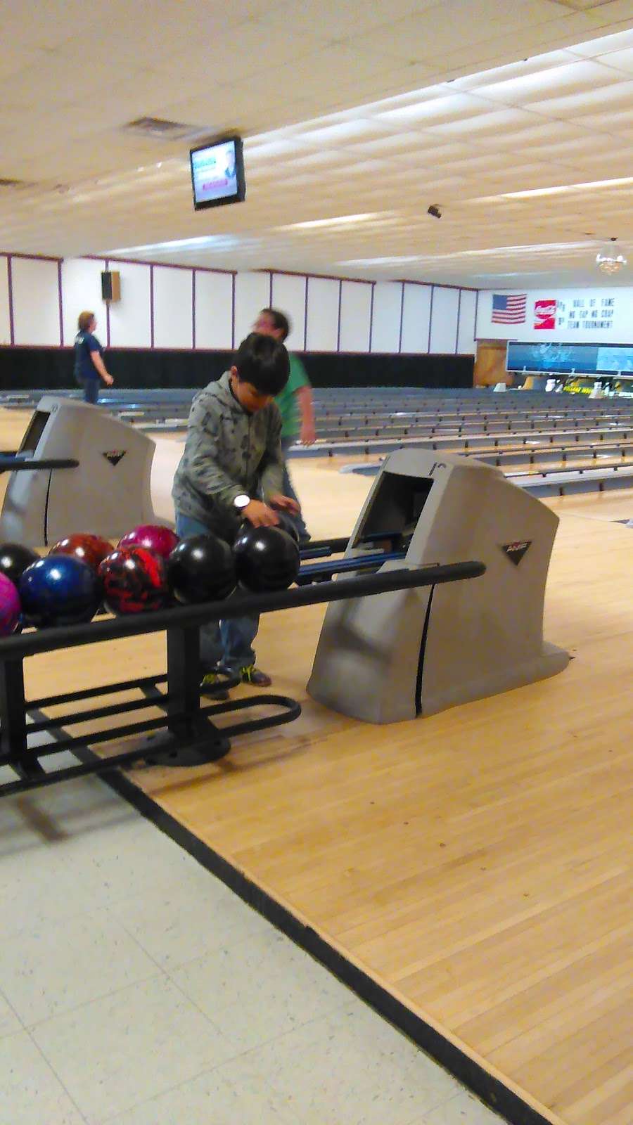 Suburban Lanes | 4285 State Rte 19, Tipton, IN 46072, USA | Phone: (765) 675-6670