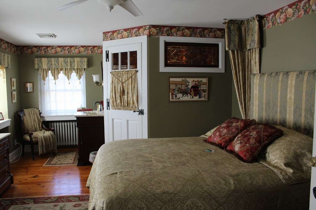 Richmond House Bed & Breakfast | 371 E Main St, New Holland, PA 17557 | Phone: (717) 355-0450