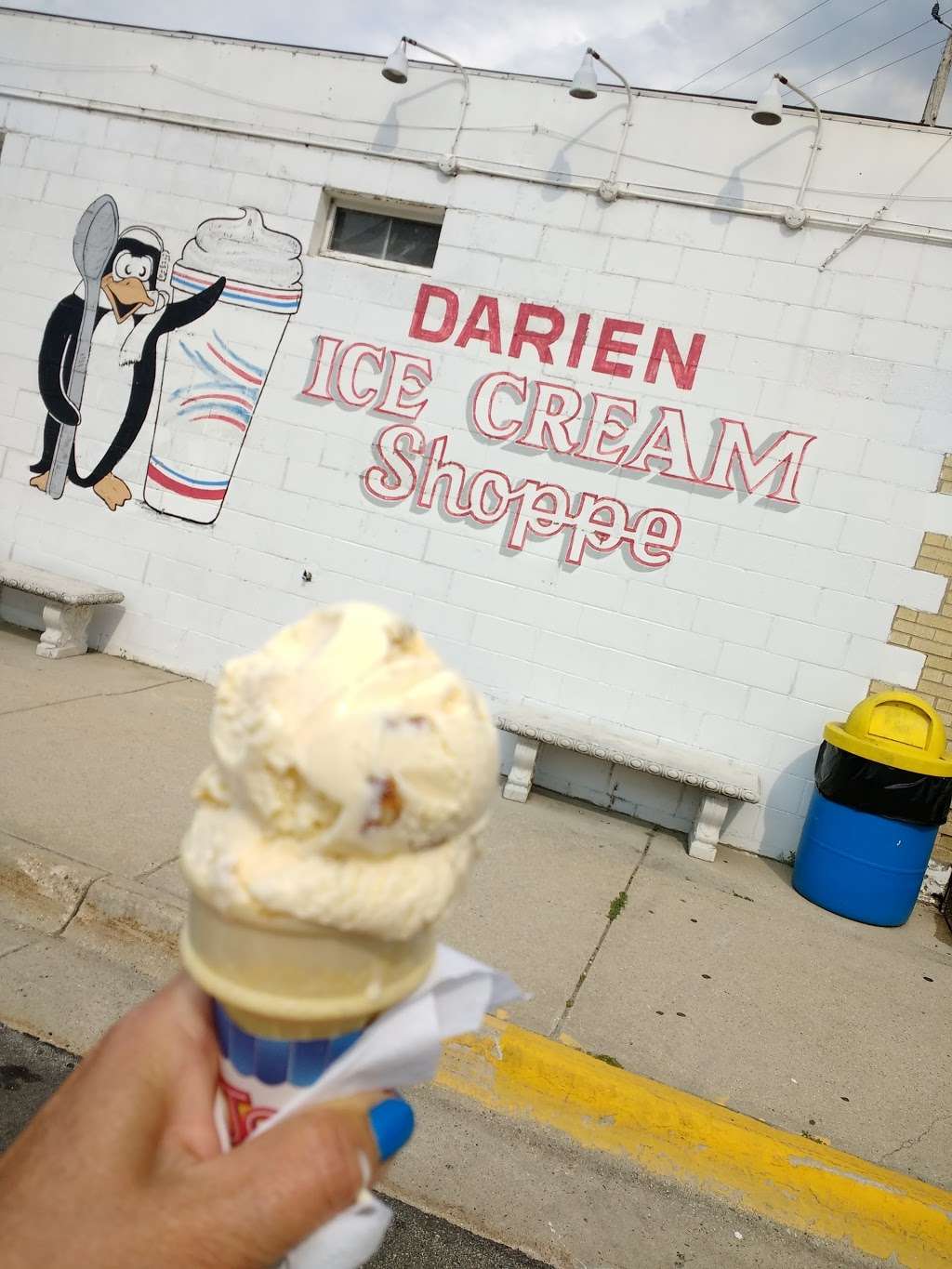 Darien Ice Cream Shoppe | 30 W Beloit St, Darien, WI 53114, USA | Phone: (262) 882-5060