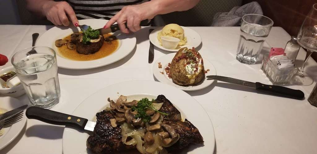 Porterhouse Steaks and Seafood | 15W776 N Frontage Rd, Burr Ridge, IL 60527, USA | Phone: (630) 850-9999