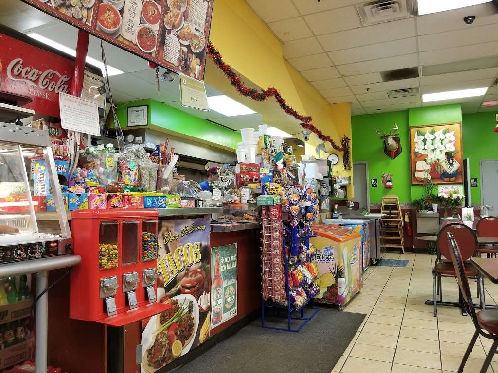 Taqueria los tres potrillos Inc (taco Grill) | 2316, 425 W Lake St, Addison, IL 60101 | Phone: (630) 543-0777