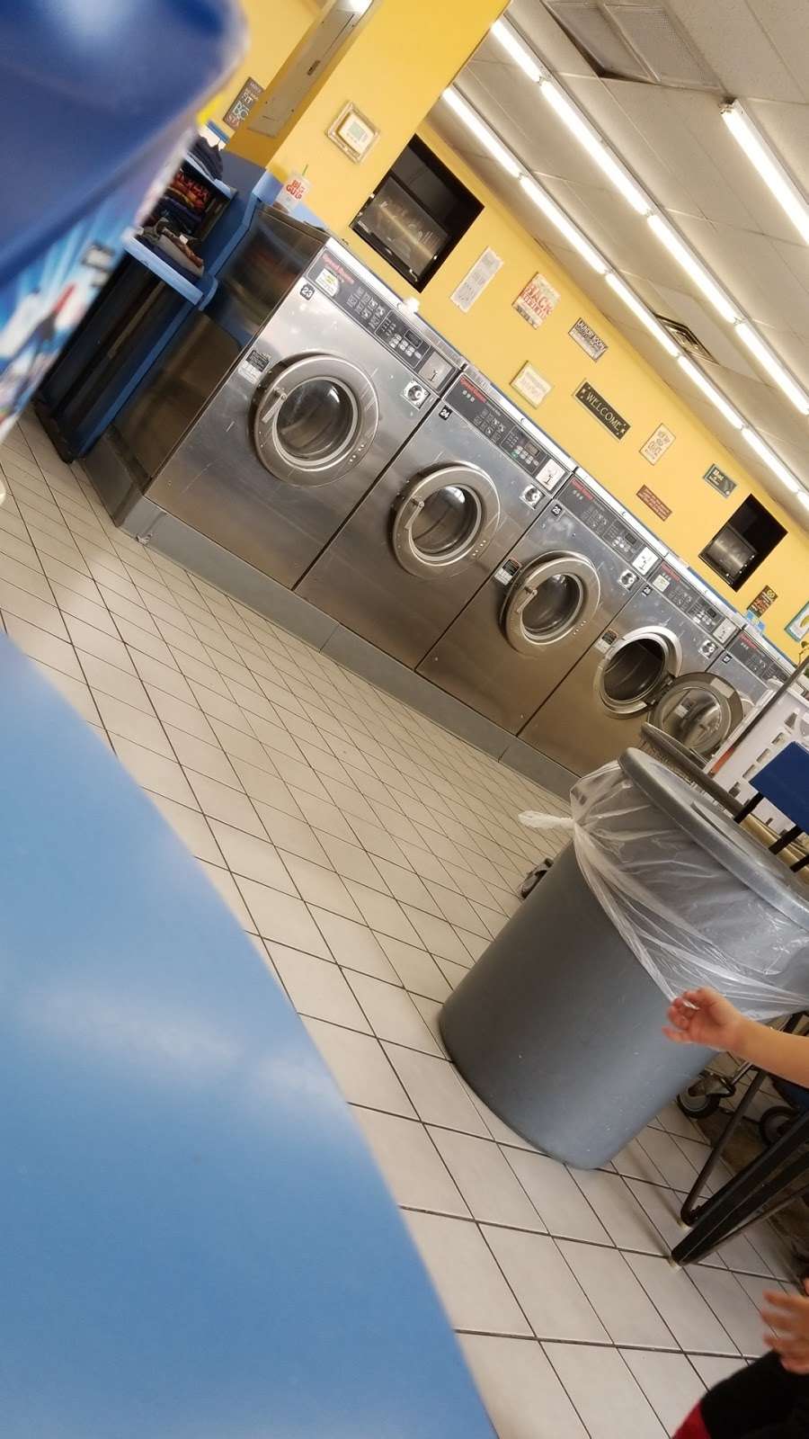 Archer & Central Coin Laundry | 5885 S Archer Ave, Chicago, IL 60638, USA | Phone: (773) 585-0625