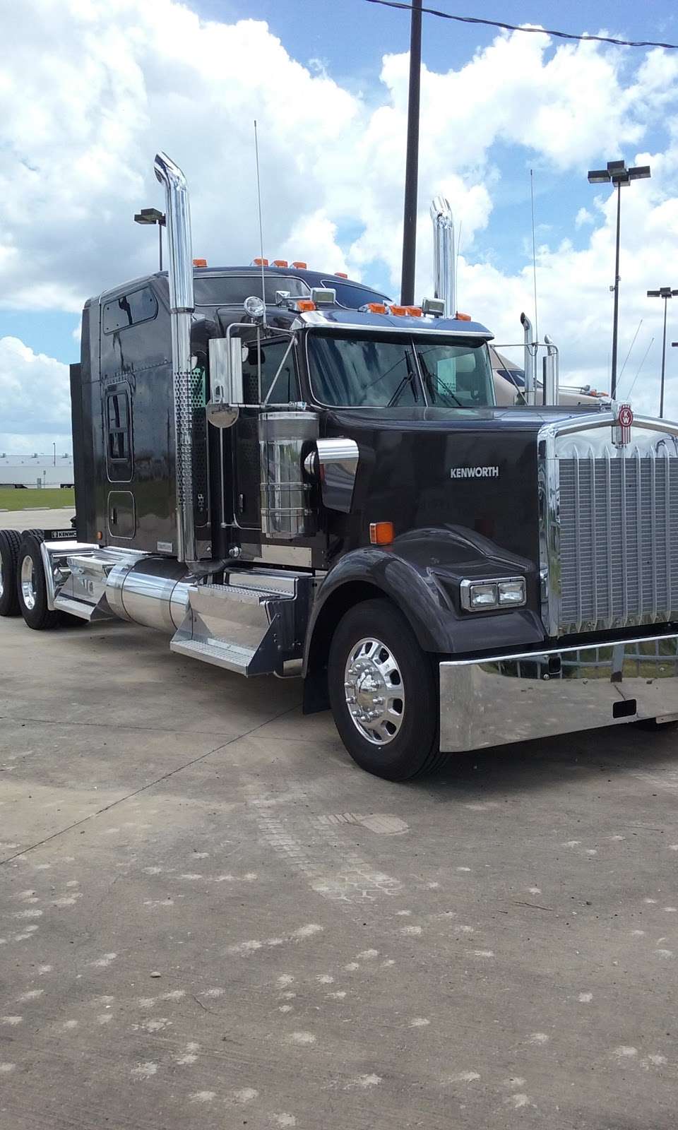 French Ellison Truck Center | 9010 I-10 Frontage Rd, Converse, TX 78109, USA | Phone: (800) 455-9177