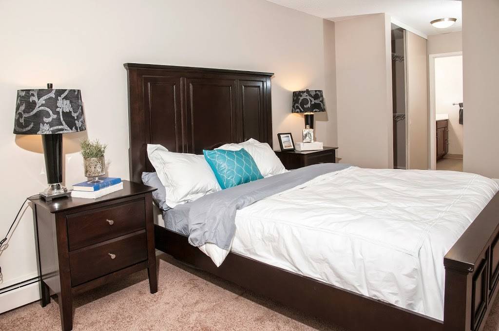 The Tarnhill Apartments | 5200 W 102nd St, Bloomington, MN 55437, USA | Phone: (952) 831-7311