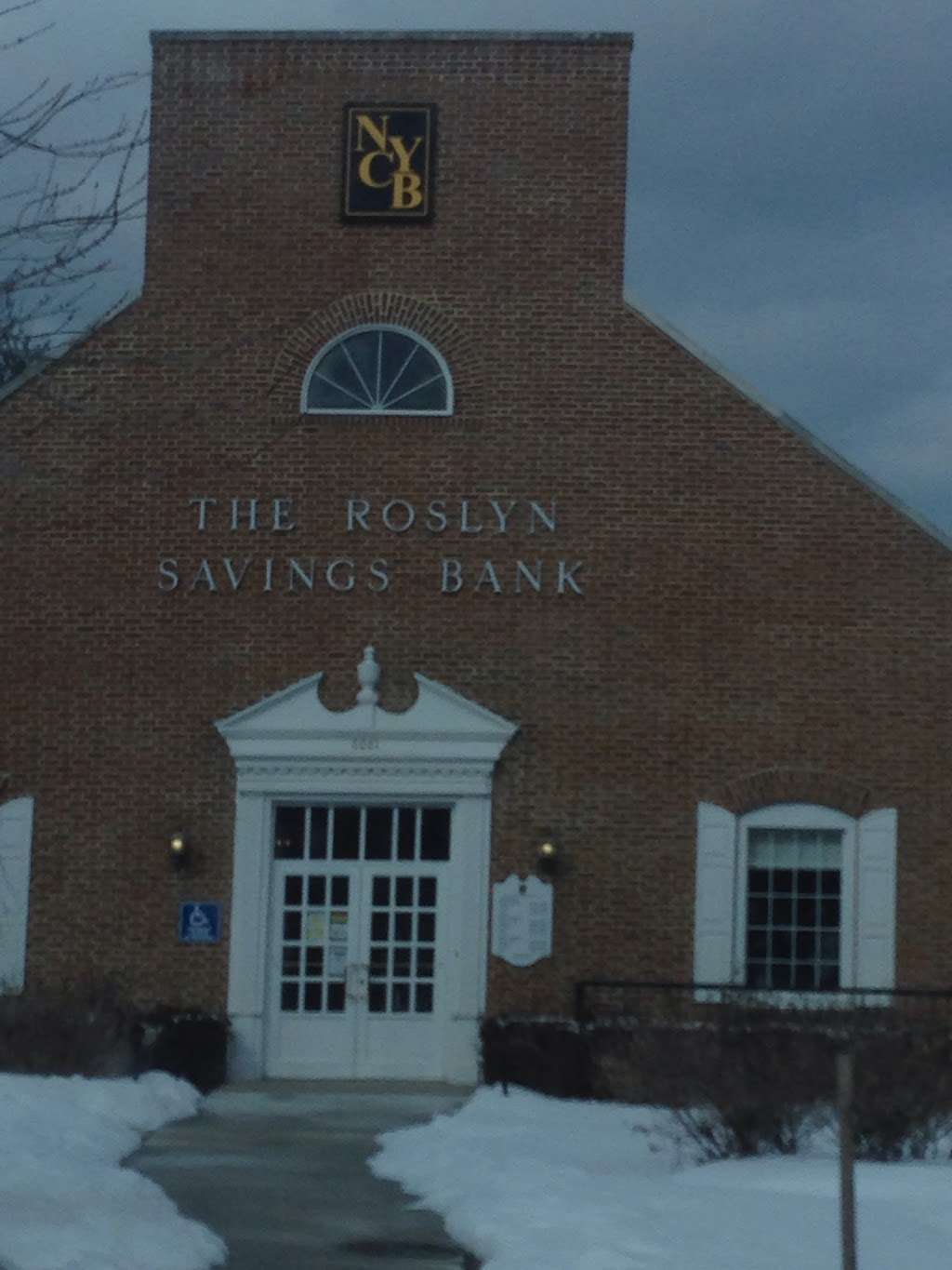 Roslyn Savings Bank | 8081 Jericho Turnpike, Woodbury, NY 11797, USA | Phone: (516) 367-9100