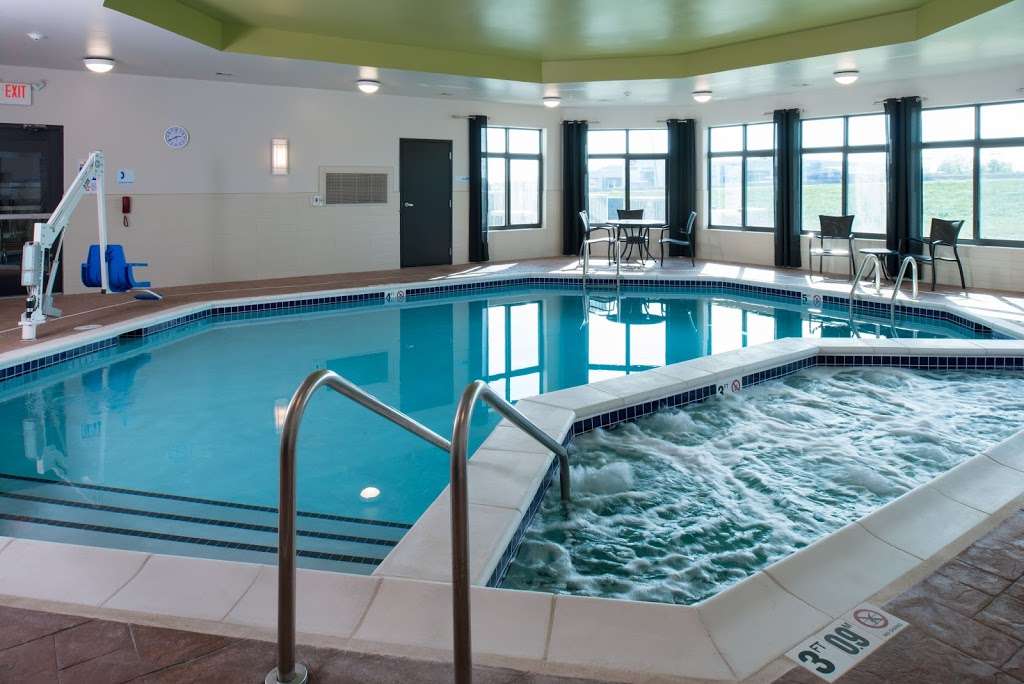 Holiday Inn Express & Suites Kansas City Airport | 9550 NW Polo Dr, Kansas City, MO 64153, USA | Phone: (816) 923-4100