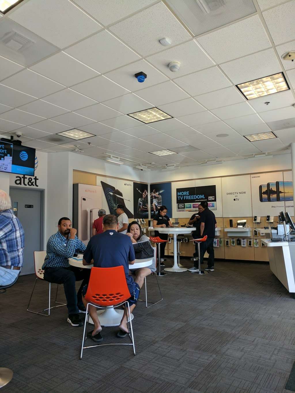 AT&T Store | 1955 E Daily Dr Ste 103, Camarillo, CA 93010, USA | Phone: (805) 445-6562