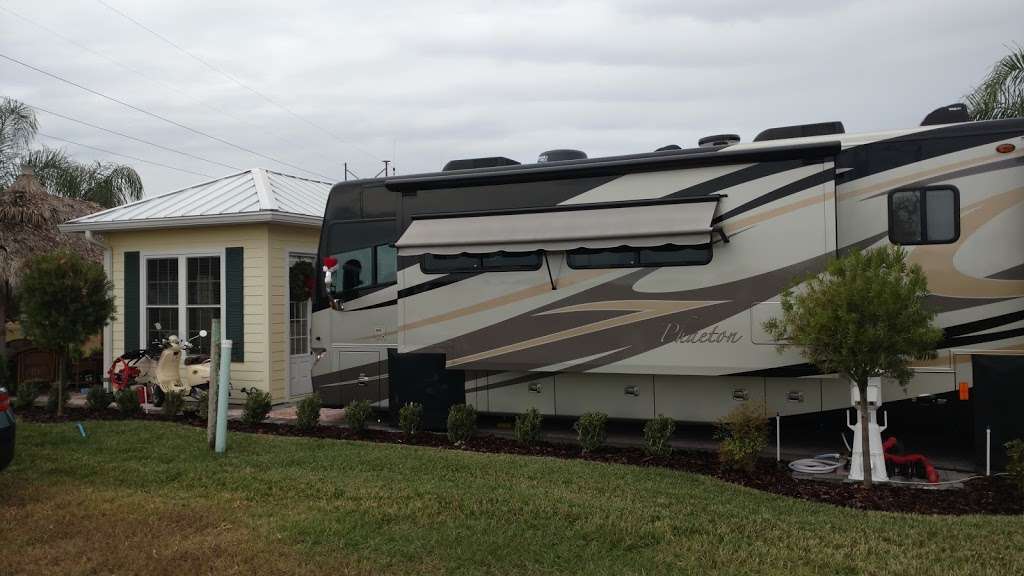 Bay Lake Motorcoach Resort | 2750 Baylake Resort Rd, Polk City, FL 33868, USA | Phone: (888) 223-6418