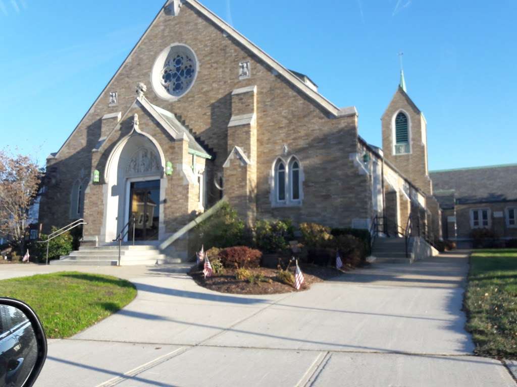 St Thomas the Apostle Church | 1 Margin St, Peabody, MA 01960, USA | Phone: (978) 531-0224