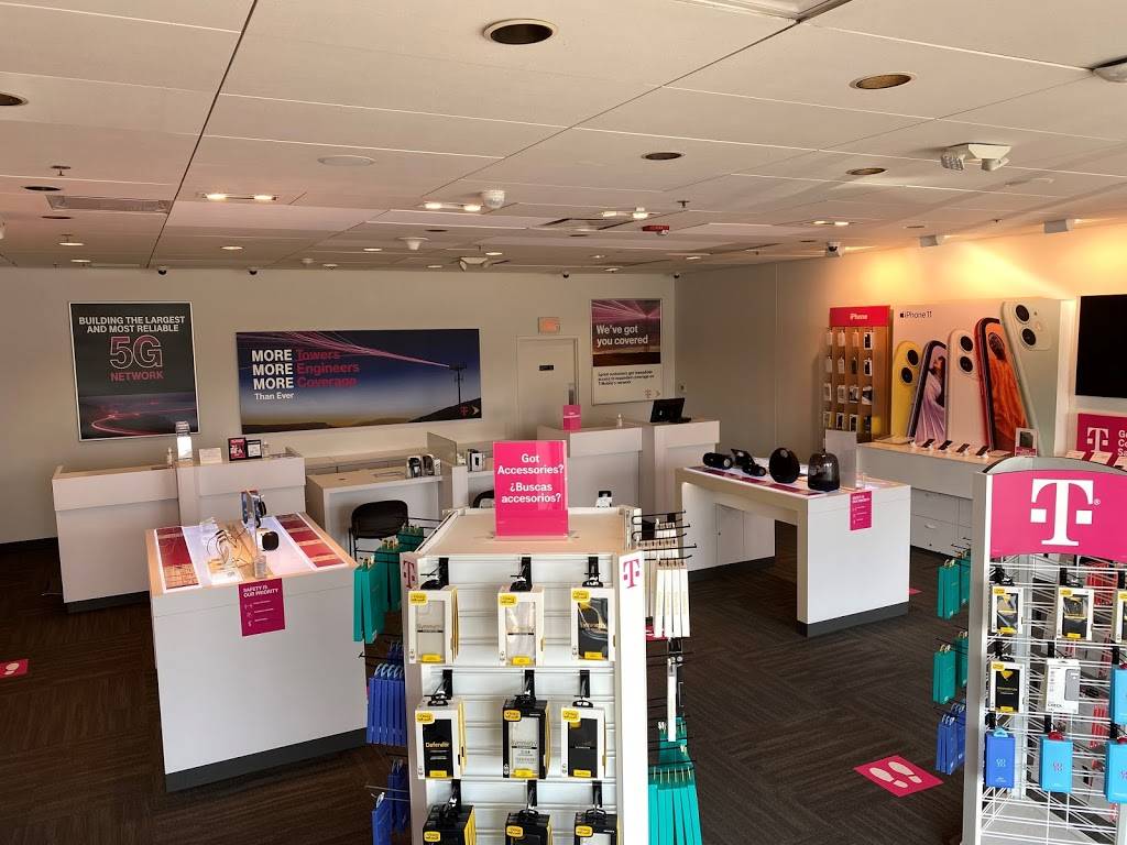 T-Mobile | 8353 Willow St Unit B, Littleton, CO 80124, USA | Phone: (303) 768-7300