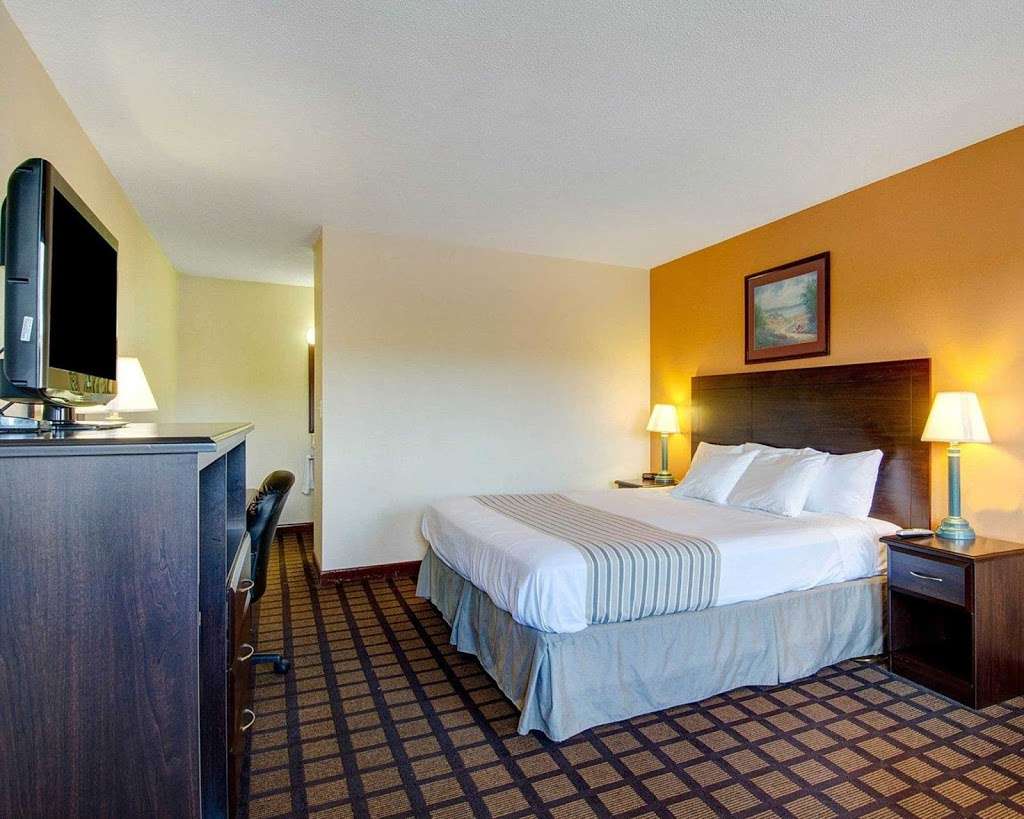 Econo Lodge | 775 Providence Hwy, Sharon, MA 02067, USA | Phone: (781) 784-5800