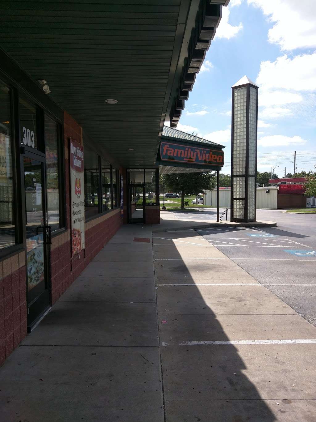 Family Video | 301 NE Todd George Pkwy, Lees Summit, MO 64063, USA | Phone: (816) 246-6430