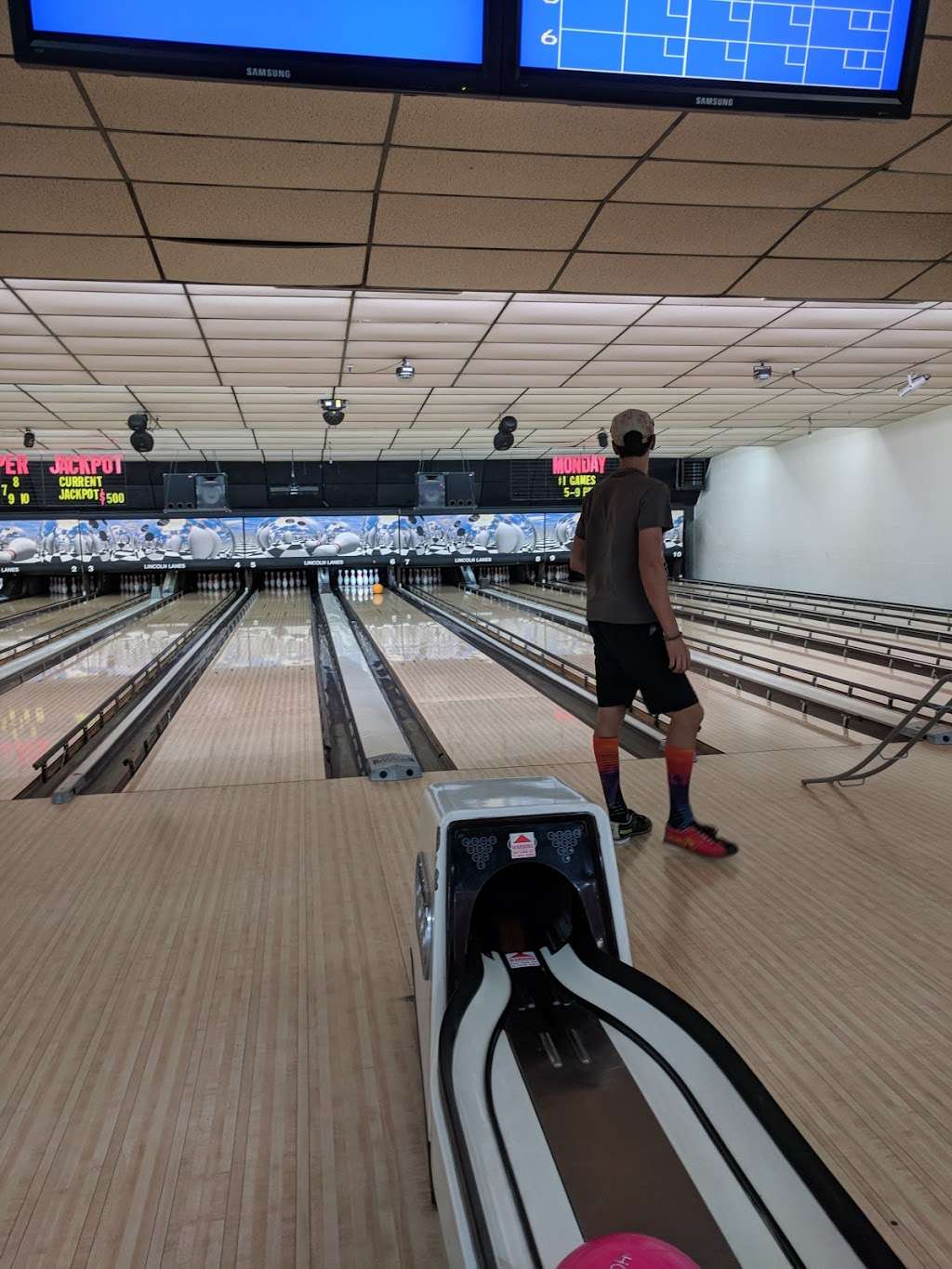 Lincoln Lanes Bowling Center | 2071 Lincoln Way E, Chambersburg, PA 17202, USA | Phone: (717) 263-4511