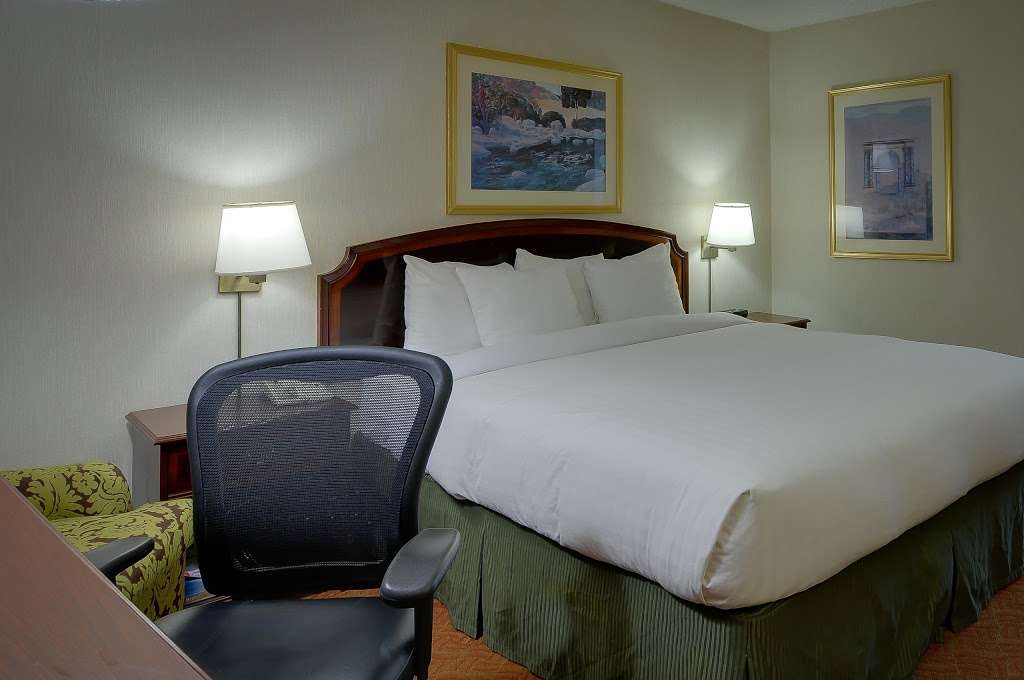 Vagabond Inn Executive - San Francisco Airport Bayfront (SFO) | 1640 Old Bayshore Hwy, Burlingame, CA 94010, USA | Phone: (650) 692-4040