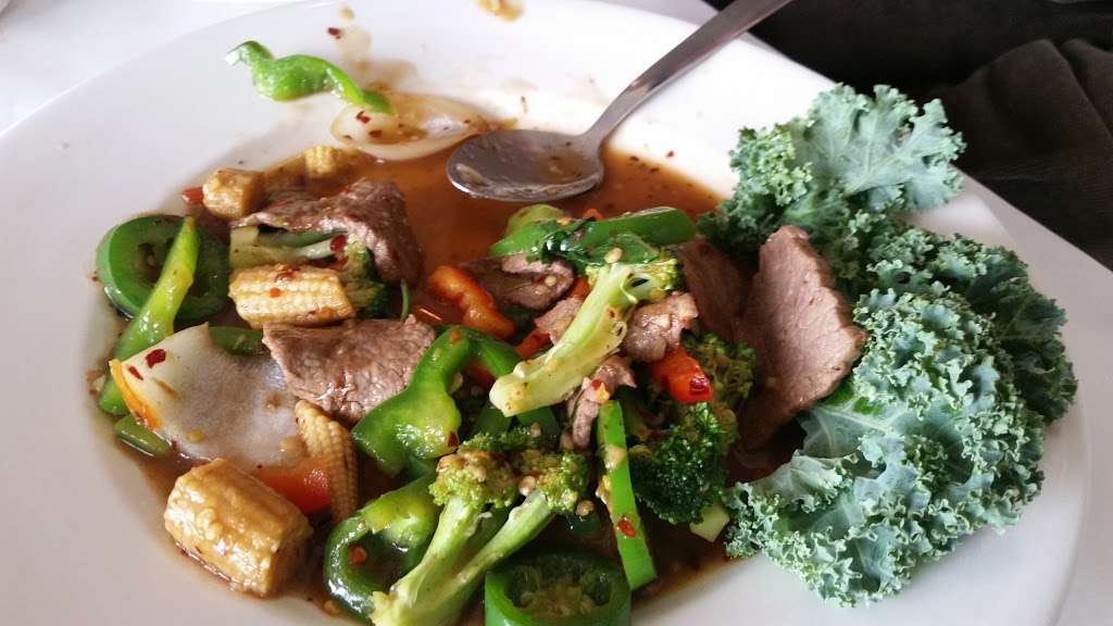 Vino THAI | 3825 E Main St, St. Charles, IL 60174, USA | Phone: (630) 443-8461