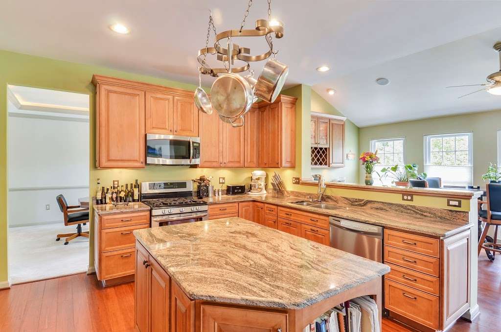 Blue Crab Real Estate LLC | 21900 Huntmaster Dr, Gaithersburg, MD 20882 | Phone: (301) 947-4242