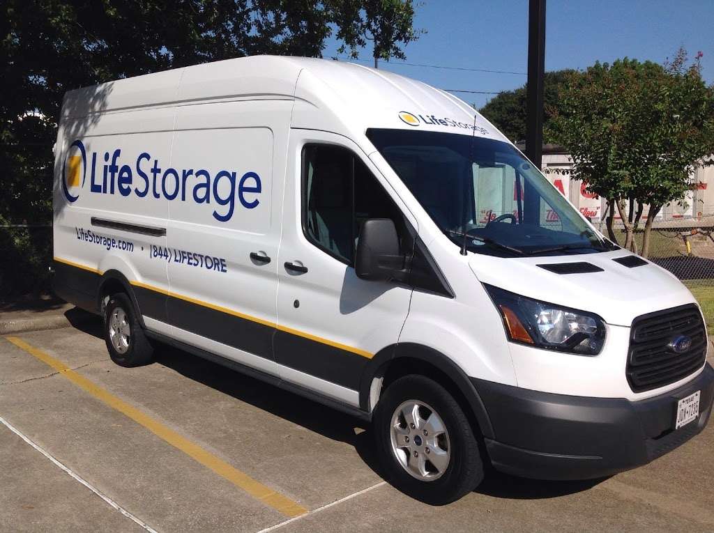 Life Storage | 7835 West Sam Houston Pkwy N, Houston, TX 77040, USA | Phone: (713) 338-0000