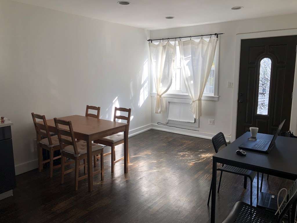 4 Rooms Hostel (4rmz) | 175 Pulaski St, Brooklyn, NY 11206, USA | Phone: (347) 362-5530