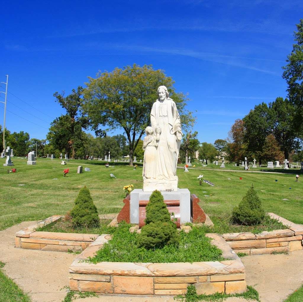 Forest Hill Calvary Cemetery | 6901 Troost Ave, Kansas City, MO 64131, USA | Phone: (816) 523-2114