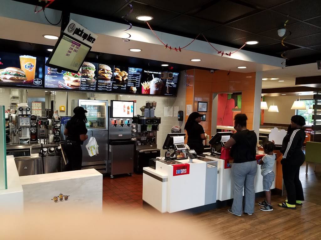 McDonalds | 7301 Westfield Plaza Dr, Belleville, IL 62223, USA | Phone: (618) 233-9696