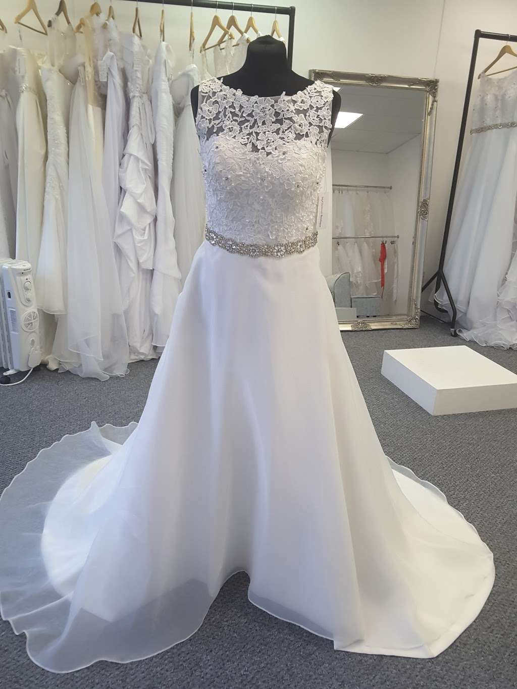 MyGlamour Boutique Bridal | 16 Valley Side, London E4 8AJ, UK | Phone: 020 8281 7005