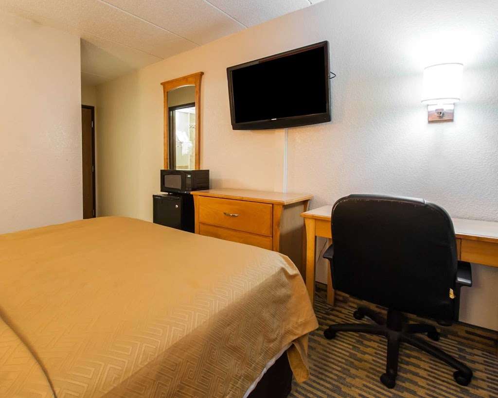 Econo Lodge Kansas City Downtown North | 2232 Taney St, Kansas City, MO 64116 | Phone: (816) 421-6000