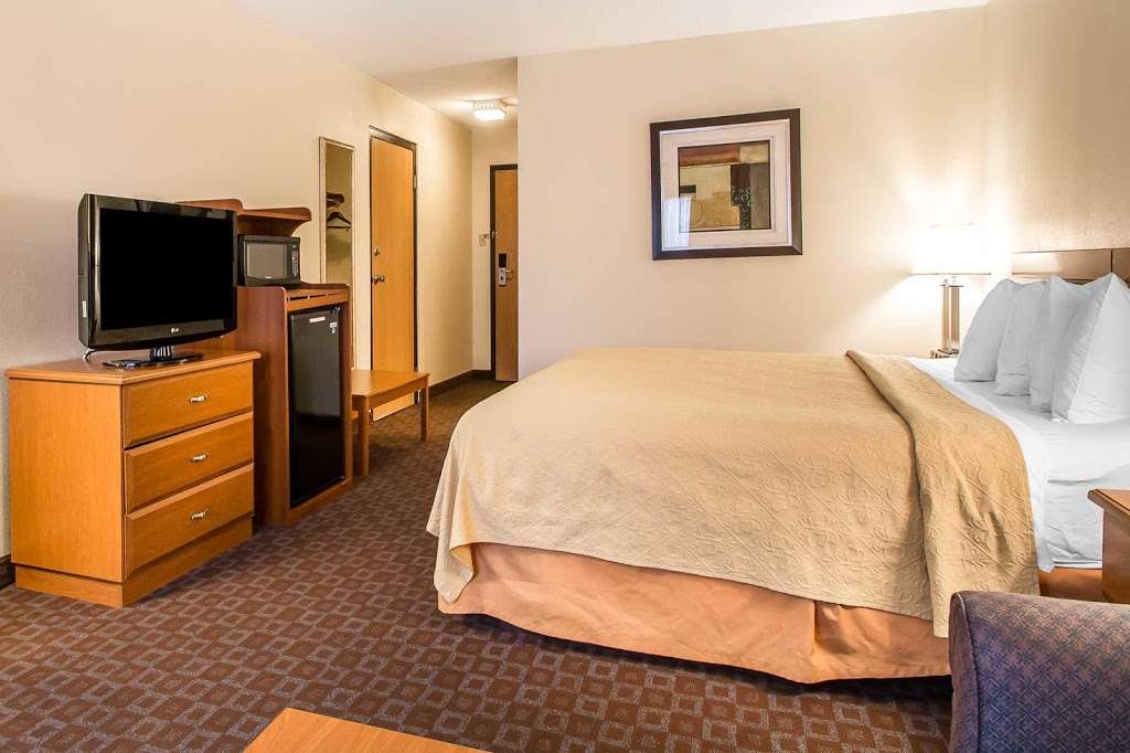 Quality Inn | 200 Gore Rd, Morris, IL 60450, USA | Phone: (815) 942-6600