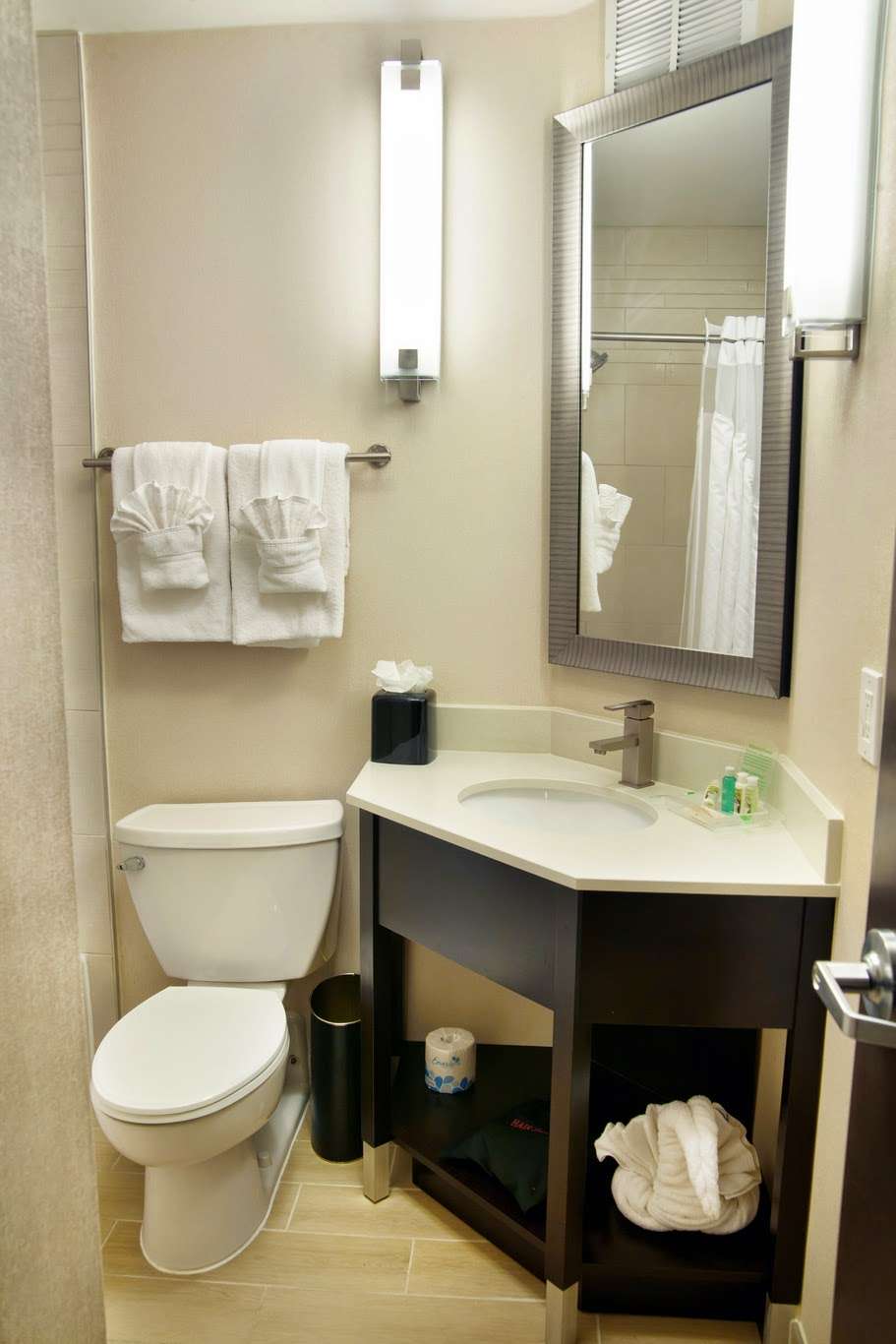 Holiday Inn Charlotte Airport & Conference Center | 2707 Little Rock Rd, Charlotte, NC 28214 | Phone: (704) 394-4301