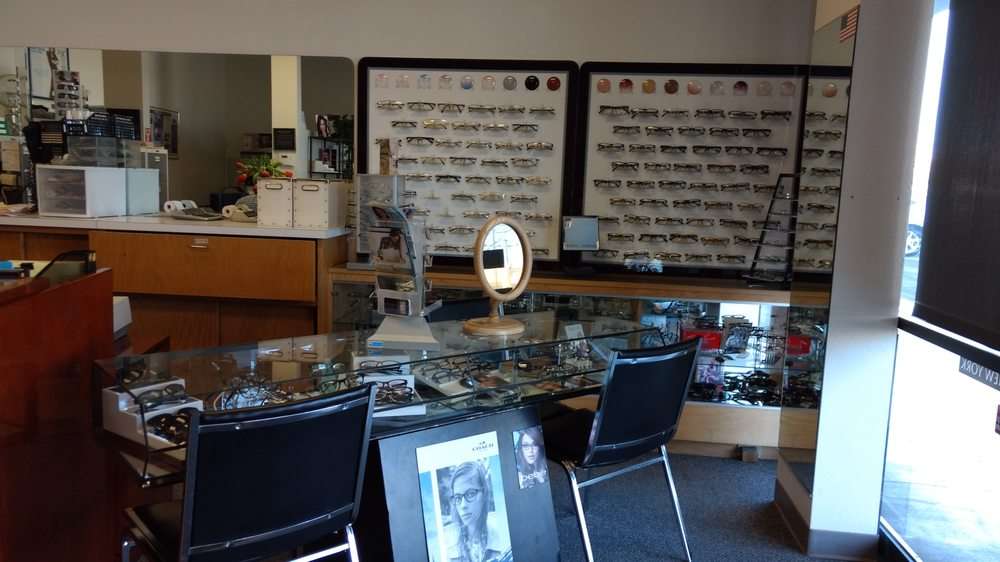 Optica Damian Optometry | 2860 S Bristol St suite d, Santa Ana, CA 92704, USA | Phone: (714) 540-3993