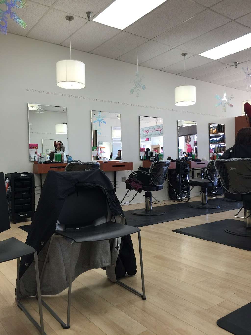 Hair Cuttery | 591 College Square, Newark, DE 19711, USA | Phone: (302) 366-9032