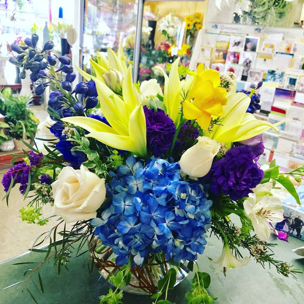 Cypress Florist | 4136 Lincoln Ave, @, Bloomfield St, Cypress, CA 90630, USA | Phone: (714) 527-2941