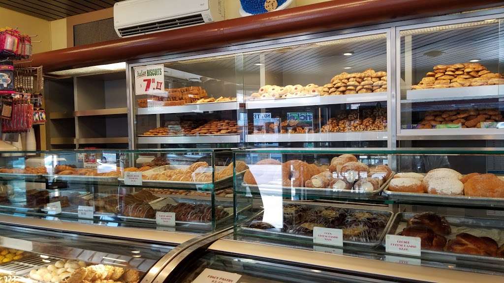 Rimini Bakery | 6822 Bay Pkwy, Brooklyn, NY 11204, USA | Phone: (718) 236-0644