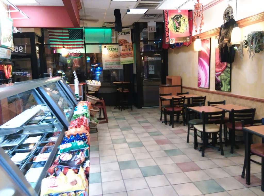 Subway Restaurants | 953 W Addison St, Chicago, IL 60657, USA | Phone: (773) 698-8766