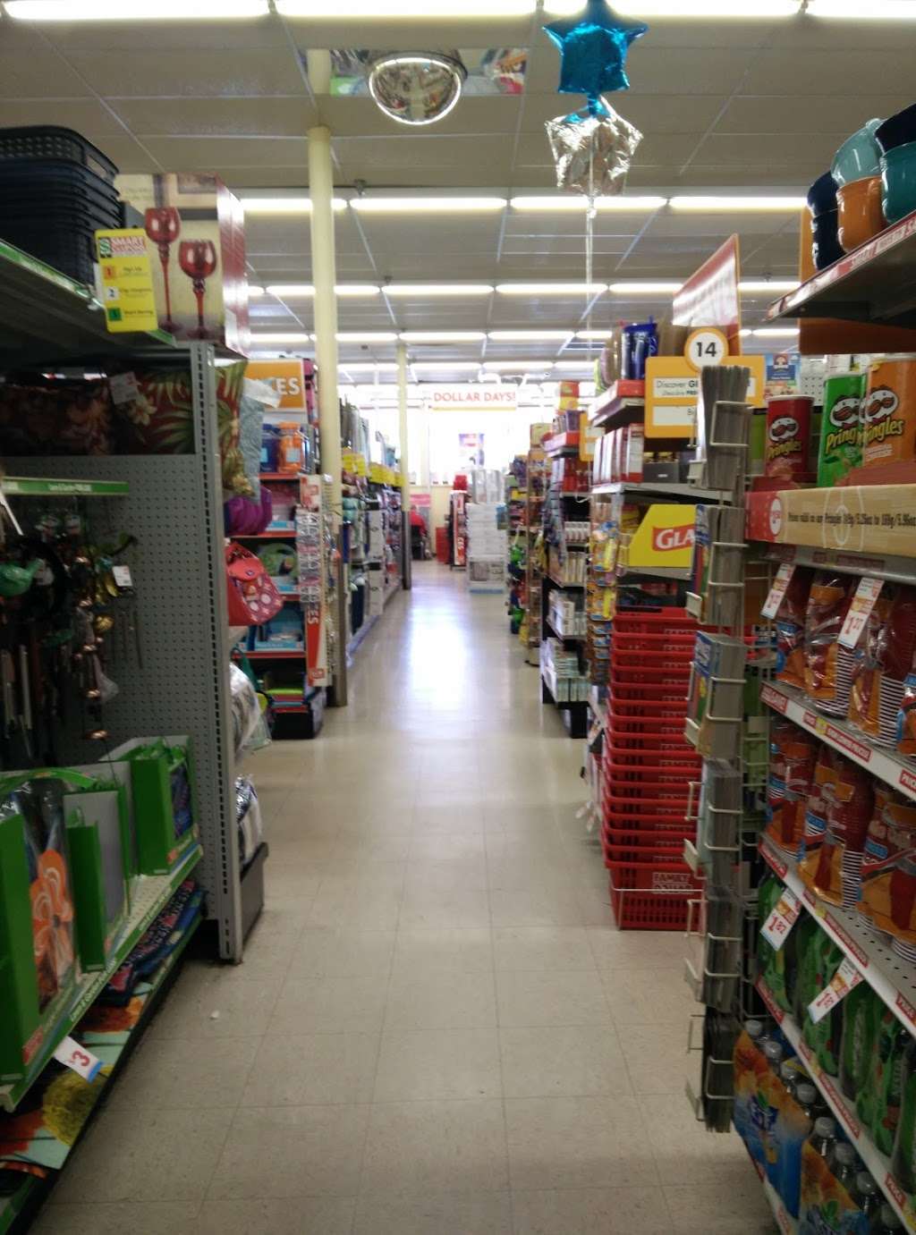 Family Dollar | 737 S Orange Blossom Trail, Apopka, FL 32703 | Phone: (407) 889-4589