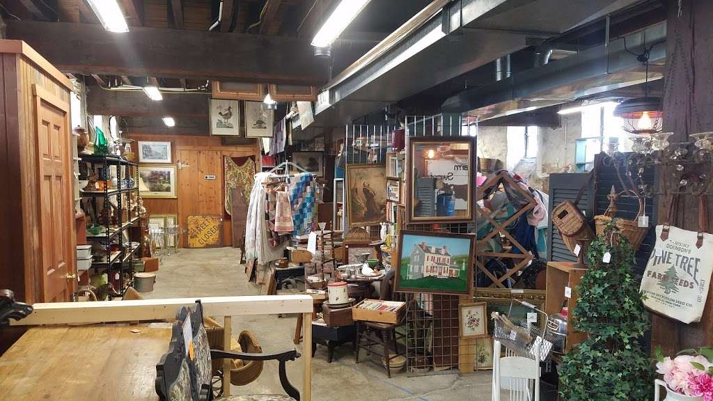 Strasburg Antique Market | 207 Georgetown Rd, Strasburg, PA 17579 | Phone: (717) 687-5624