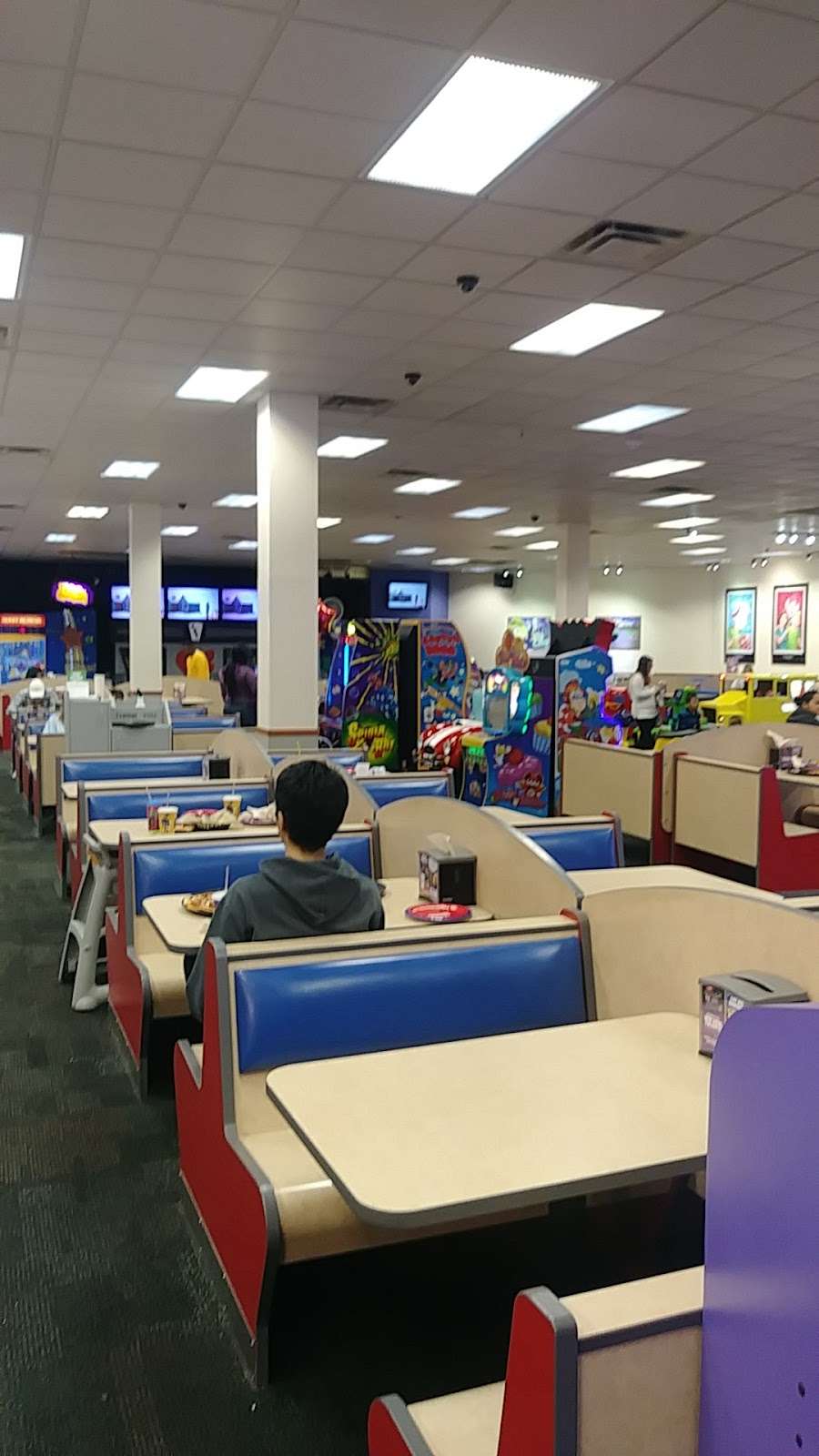 Chuck E. Cheeses | 1732, 18701 East 39th St S, Independence, MO 64057 | Phone: (816) 254-6300