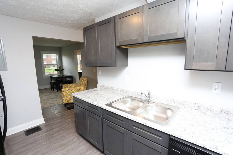 Apartments @ Heritage Green | 5103 S 1st St, Louisville, KY 40214 | Phone: (502) 367-0164