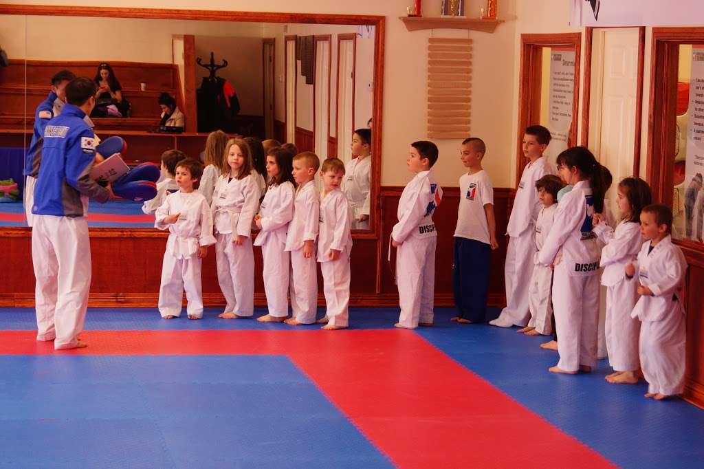 World Champion Taekwondo | 28 CT-39, New Fairfield, CT 06812 | Phone: (203) 746-5422