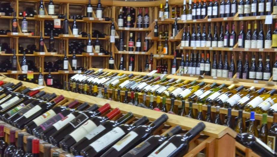 Liquor n Wine | 540 E Main St, Genoa, IL 60135, USA | Phone: (815) 784-9780