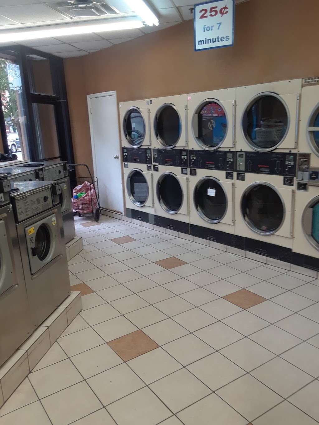 Belmont Laundry Center | 2340 Belmont Ave, The Bronx, NY 10458, USA | Phone: (718) 295-4604