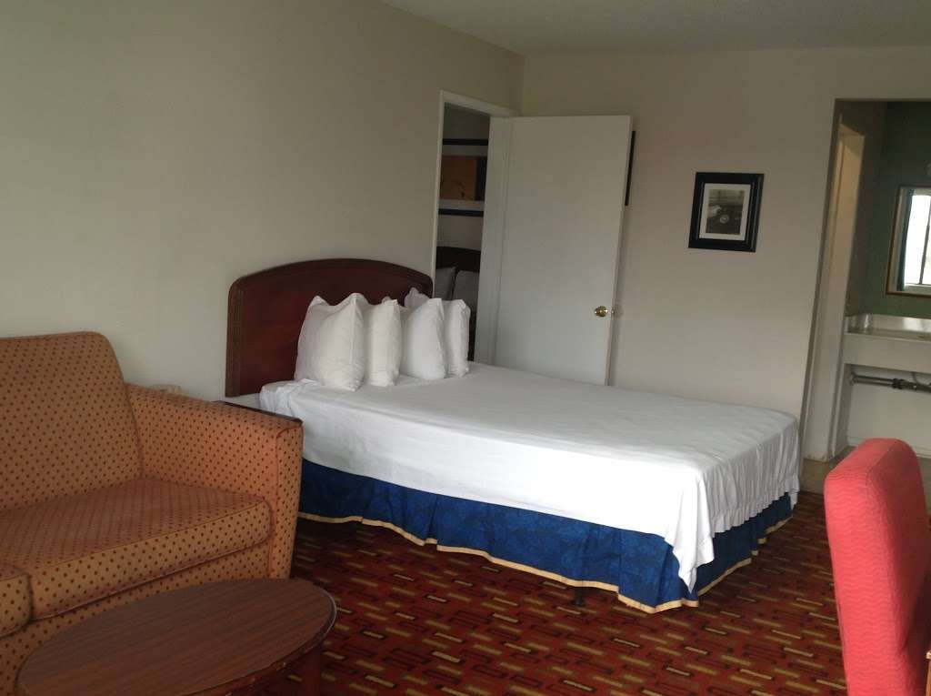 Eunice Plaza Motel | 9961 East, Valley Blvd, El Monte, CA 91731, USA | Phone: (626) 448-1688