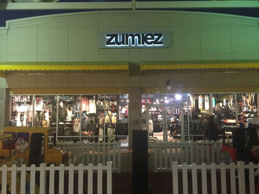 Zumiez | 1 Premium Outlet Blvd Suite 0821, Tinton Falls, NJ 07753, USA | Phone: (732) 493-2606
