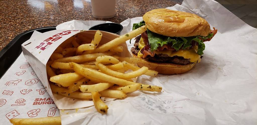 Smashburger | 3400 E Sky Harbor Blvd Space T4-F30, Phoenix, AZ 85034, USA | Phone: (602) 275-5674