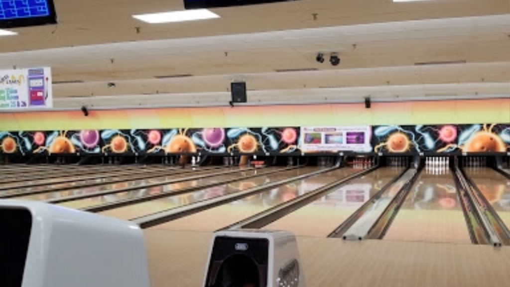 Mardi Gras Lanes | 1730 Sycamore Rd, DeKalb, IL 60115, USA | Phone: (815) 756-9411