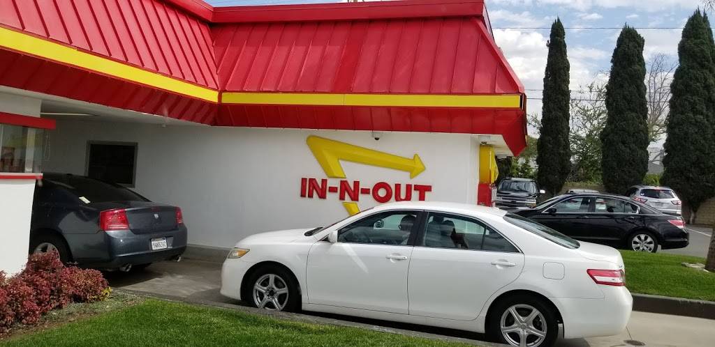 In-N-Out Burger | 815 N Bristol St, Santa Ana, CA 92703, USA | Phone: (800) 786-1000