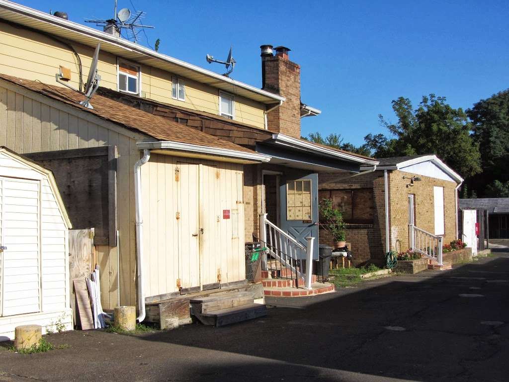 Country House Motel | 951 Old Lincoln Hwy, Morrisville, PA 19067, USA | Phone: (215) 295-7331