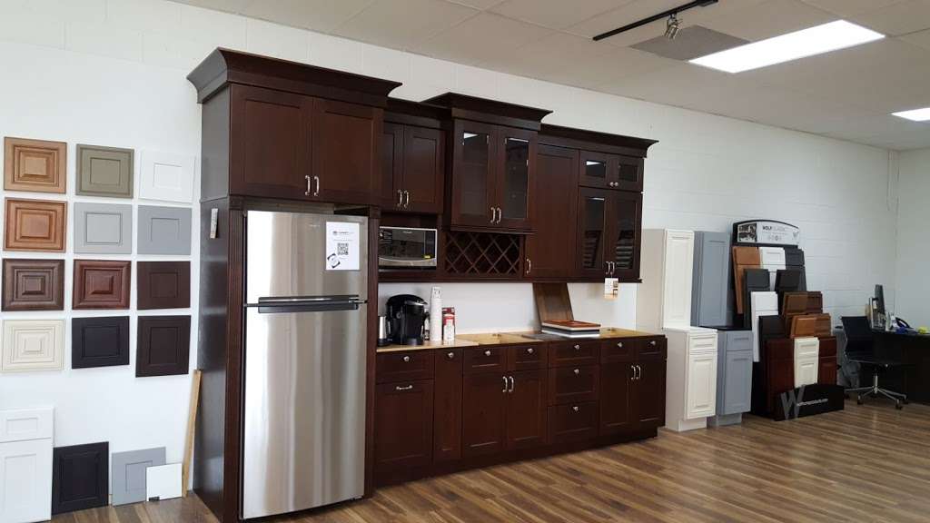 Cabinetland Kitchen Cabinets and Beyond | 414 W Higgins Rd, Schaumburg, IL 60195, USA | Phone: (847) 466-5516