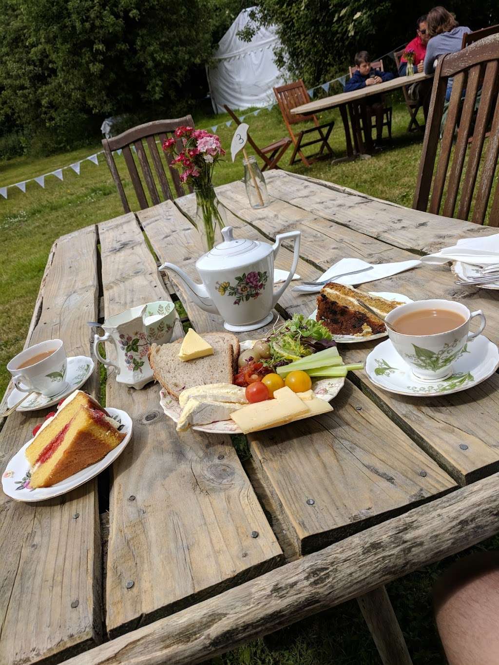 White Finch Tea Room | Broomfield Fruit Farm, Ifield Rd, Meopham DA13 0QH, UK | Phone: 07497 467028